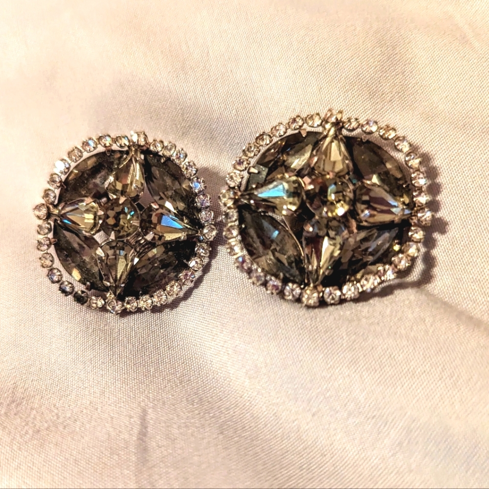 Vtg Weiss black & white aurora borealis clip on earrings